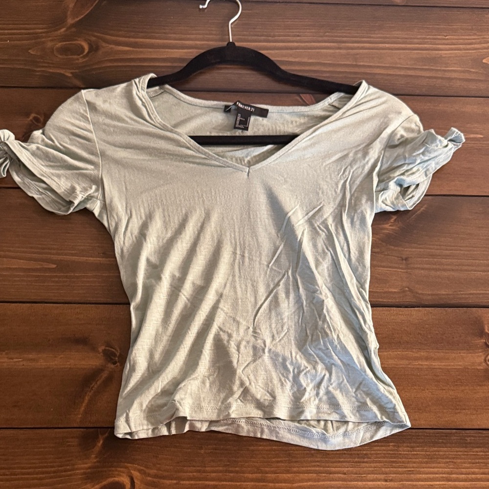 Forever 21 Light Gray V-Neck Short Sleeve Top